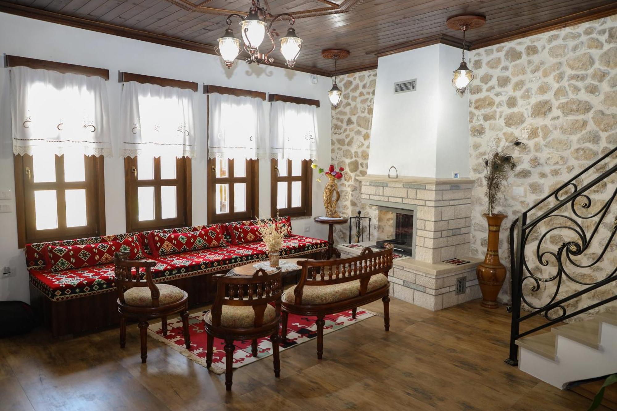 Готель The House Of Dollma , Inside Kruja Castle Екстер'єр фото
